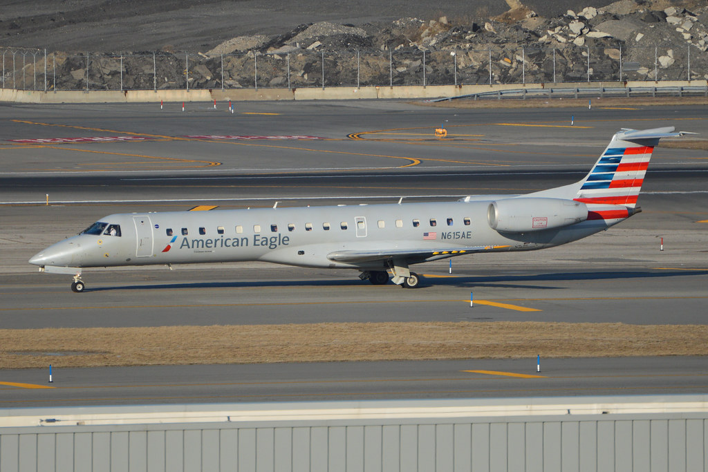 Photo of Envoy Air N615AE, Embraer ERJ-145