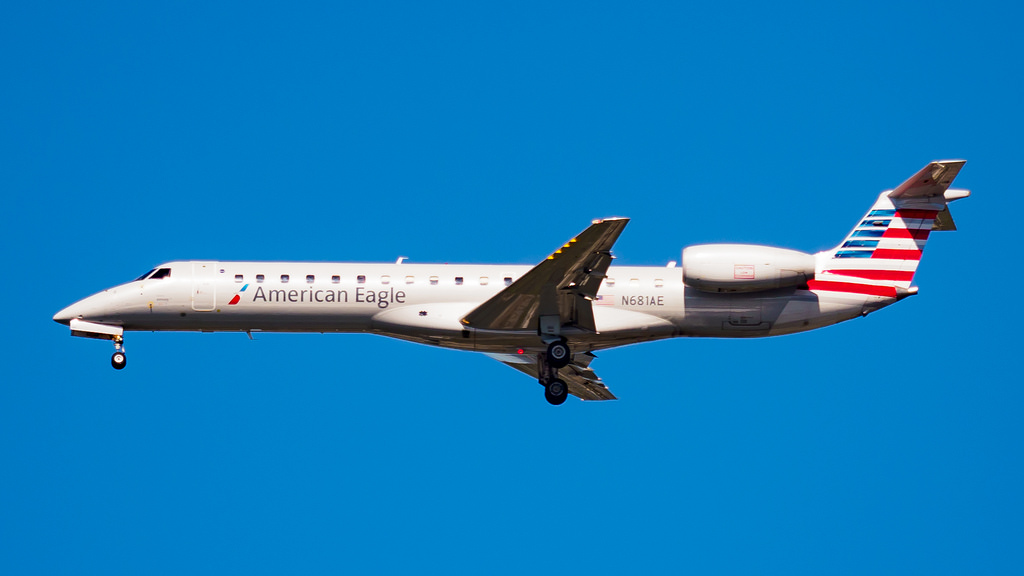 Photo of Envoy Air N681AE, Embraer ERJ-145