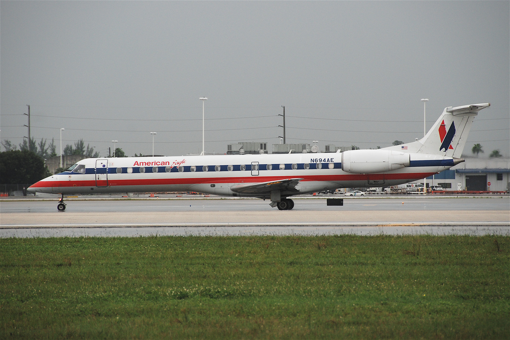 Photo of American Eagle N694AE, Embraer ERJ-145