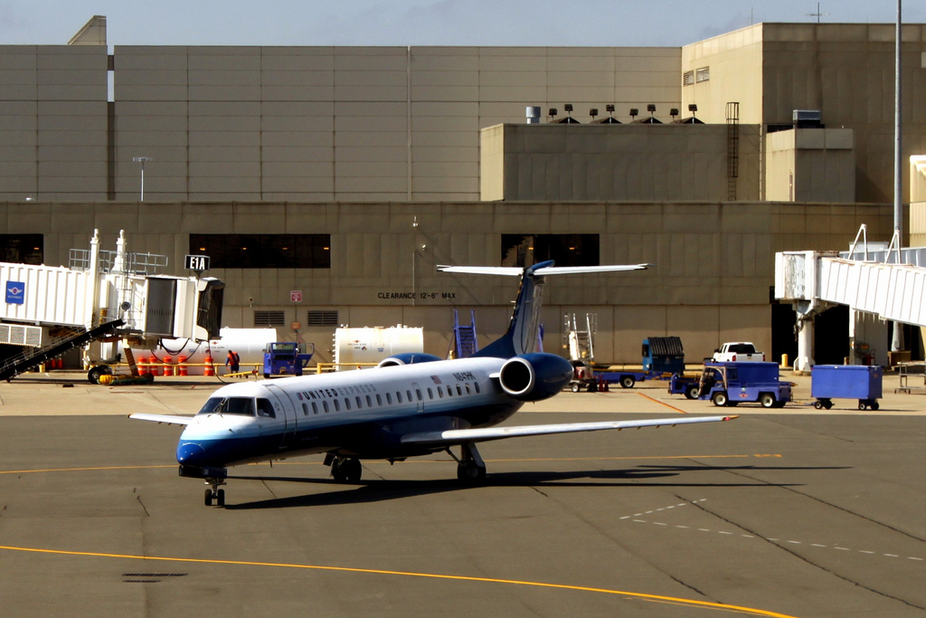 Photo of Via Airlines N841HK, Embraer ERJ-145