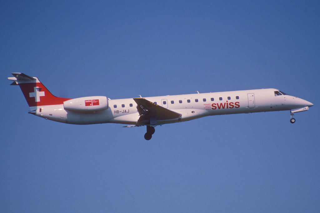 Photo of Via Airlines N841HK, Embraer ERJ-145