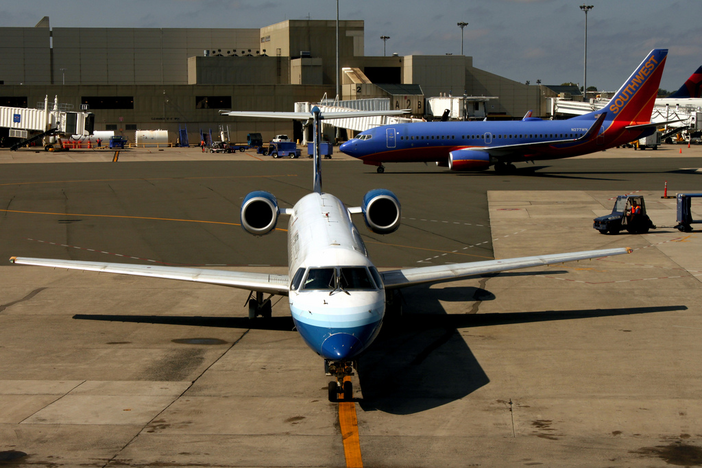 Photo of Via Airlines N841HK, Embraer ERJ-145