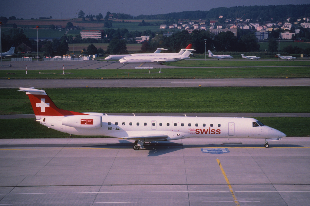 Photo of Via Airlines N841HK, Embraer ERJ-145