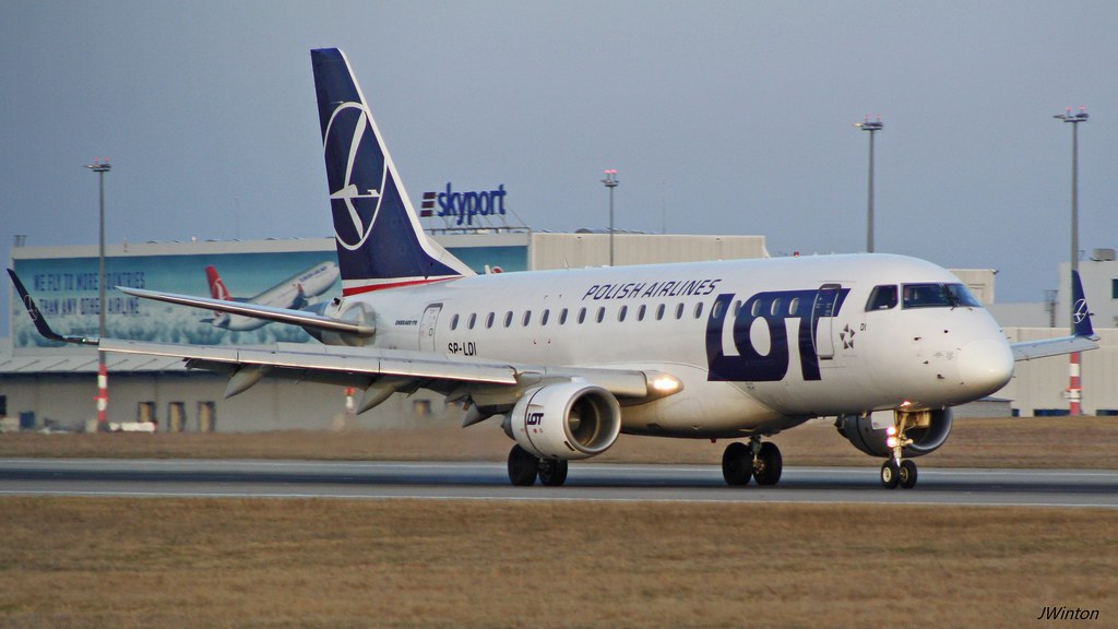 Photo of LOT Polish Airlines SP-LDI, Embraer ERJ-170