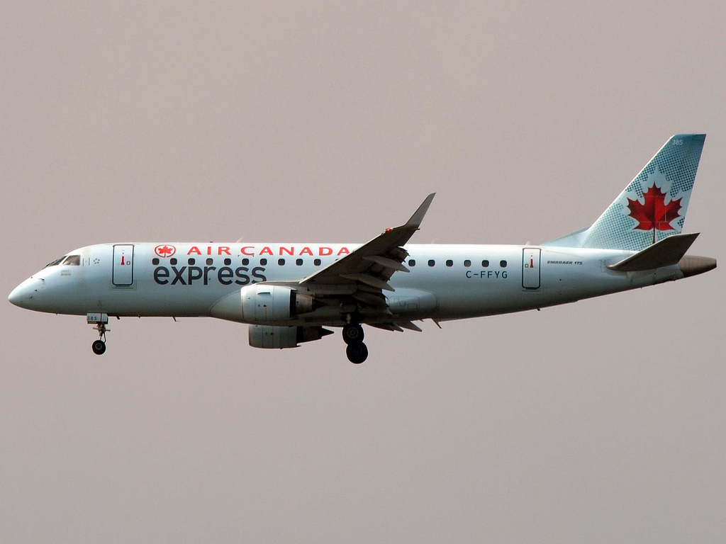 Photo of Sky Regional Airlines C-FFYG, Embraer ERJ-175