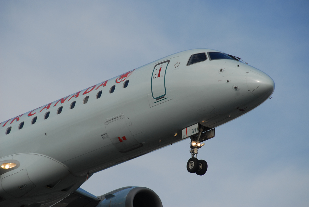 Photo of Air Canada C-FHIU, Embraer ERJ-190