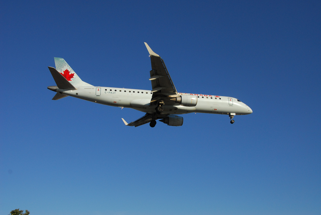 Photo of Air Canada C-FHJT, Embraer ERJ-190