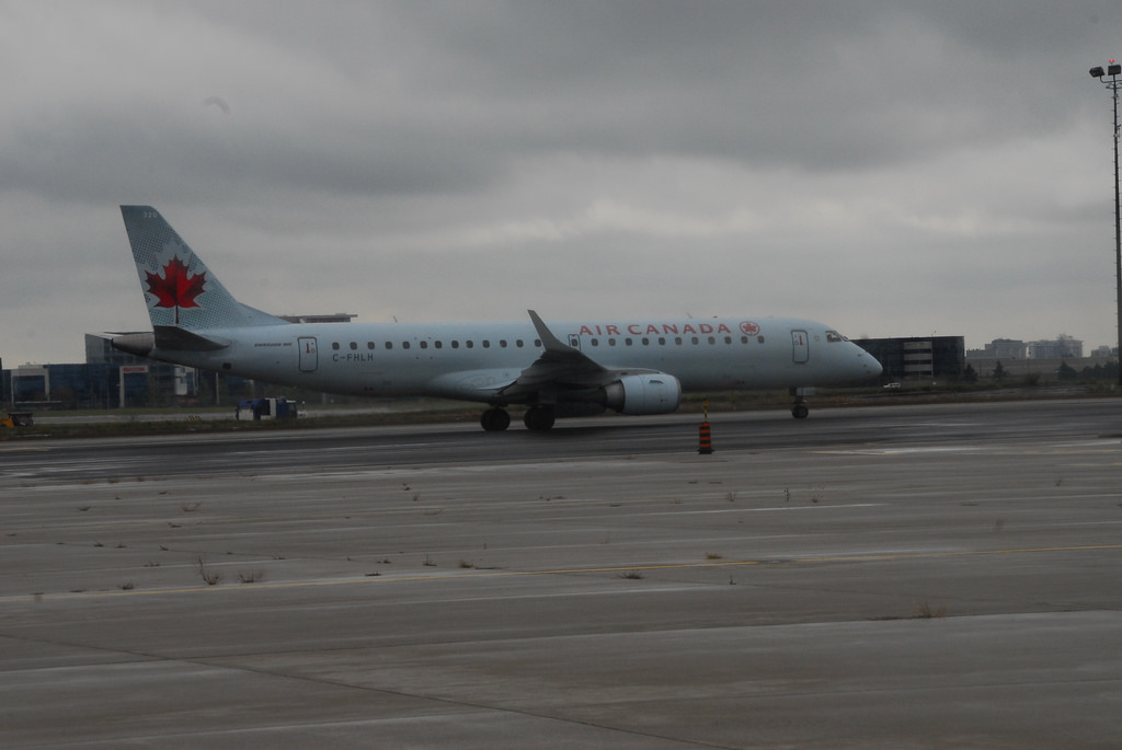 Photo of Air Canada C-FHLH, Embraer ERJ-190