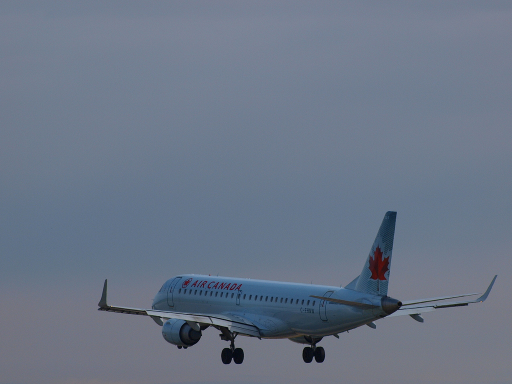 Photo of Air Canada C-FHNW, Embraer ERJ-190