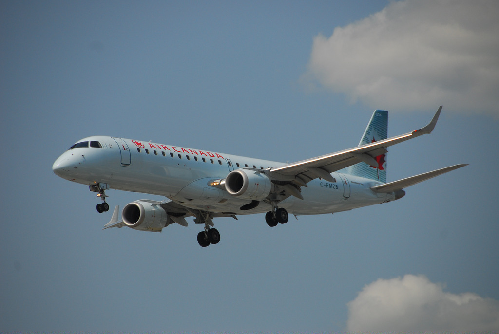 Photo of Air Canada C-FMZB, Embraer ERJ-190