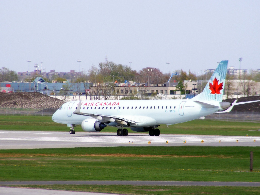 Photo of Air Canada C-FMZU, Embraer ERJ-190