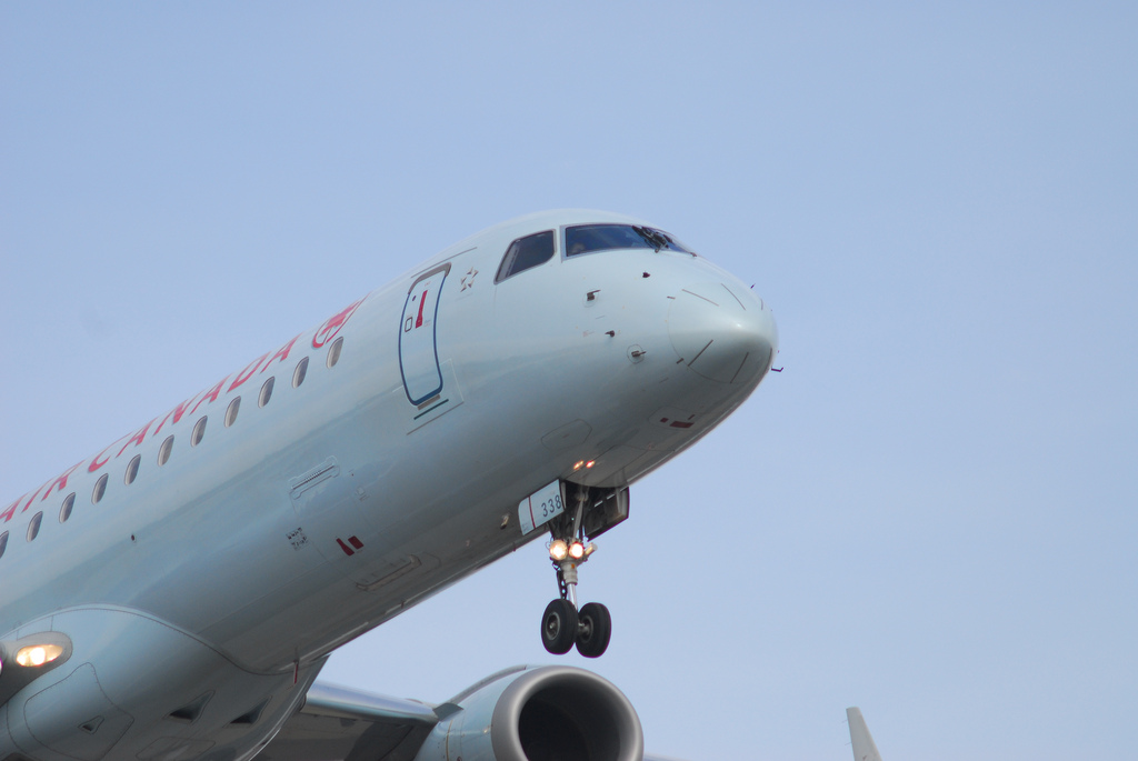 Photo of Air Canada C-FMZW, Embraer ERJ-190