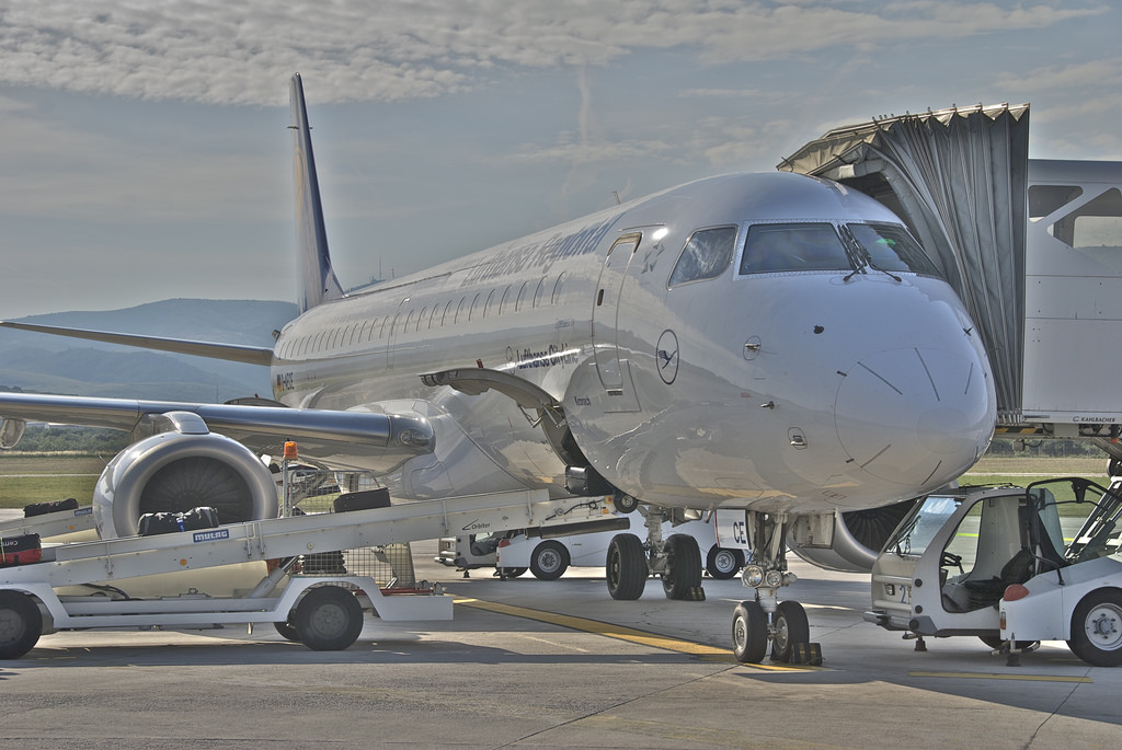 Photo of Lufthansa D-AECE, Embraer ERJ-190