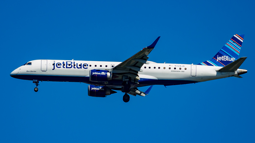 Photo of Jetblue N328JB, Embraer ERJ-190