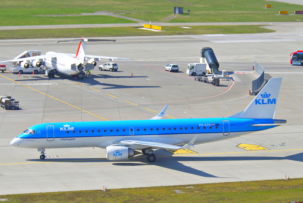 Photo of KLM PH-EZA, Embraer ERJ-190