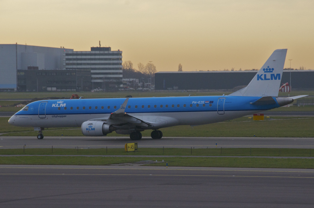 Photo of KLM Cityhopper PH-EZE, Embraer ERJ-190