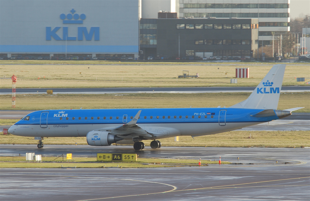 Photo of KLM Cityhopper PH-EZL, Embraer ERJ-190