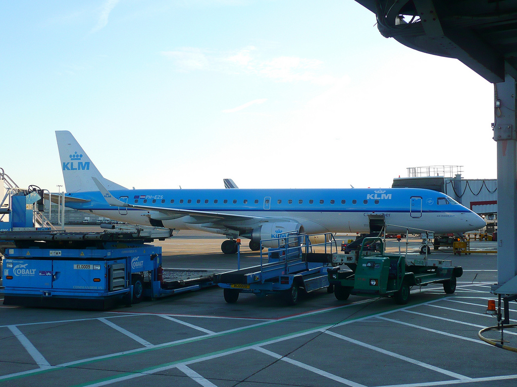 Photo of KLM Cityhopper PH-EZS, Embraer ERJ-190