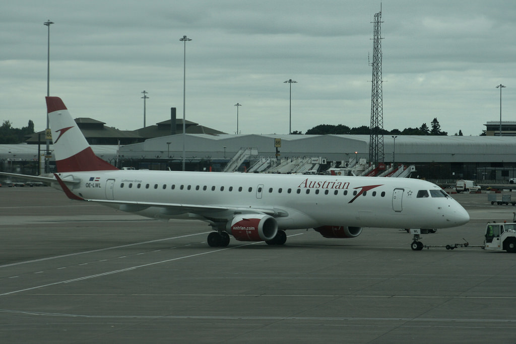 Photo of Austrian Airlines OE-LWL, Embraer ERJ-195
