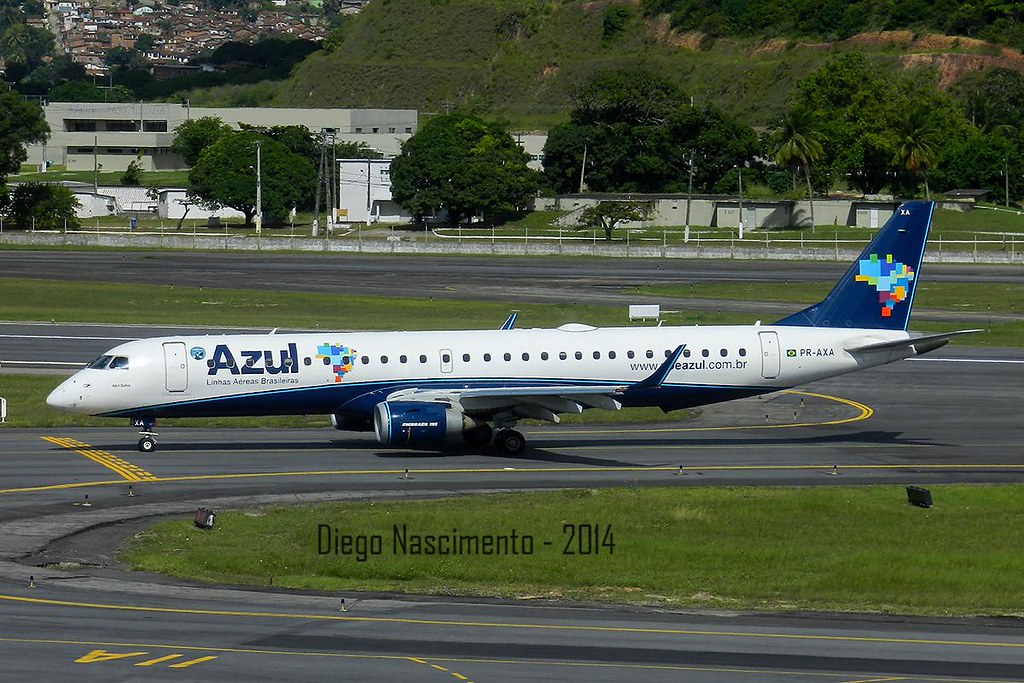 Photo of Azul Linhas Aereas PR-AXA, Embraer ERJ-195