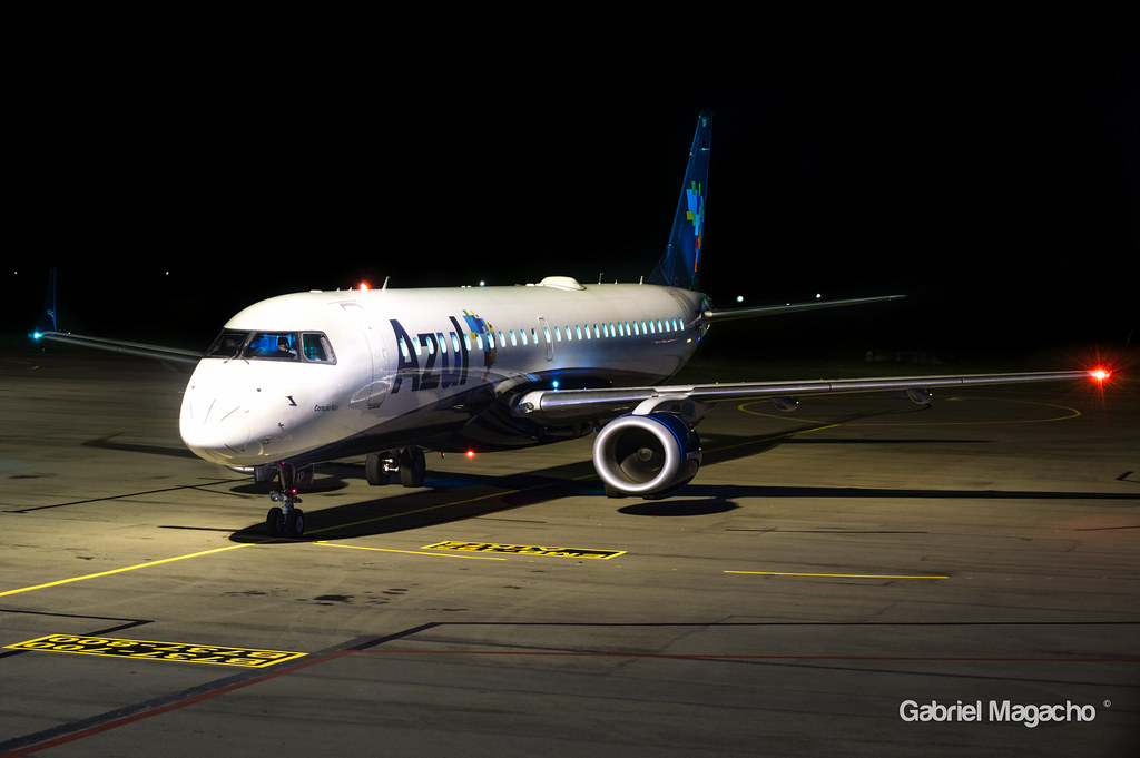 Photo of Azul Linhas Aereas PR-AXP, Embraer ERJ-195