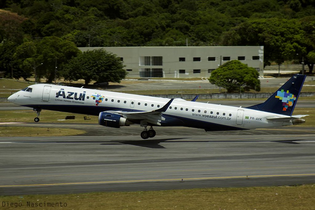 Photo of Azul Linhas Aereas PR-AYK, Embraer ERJ-195