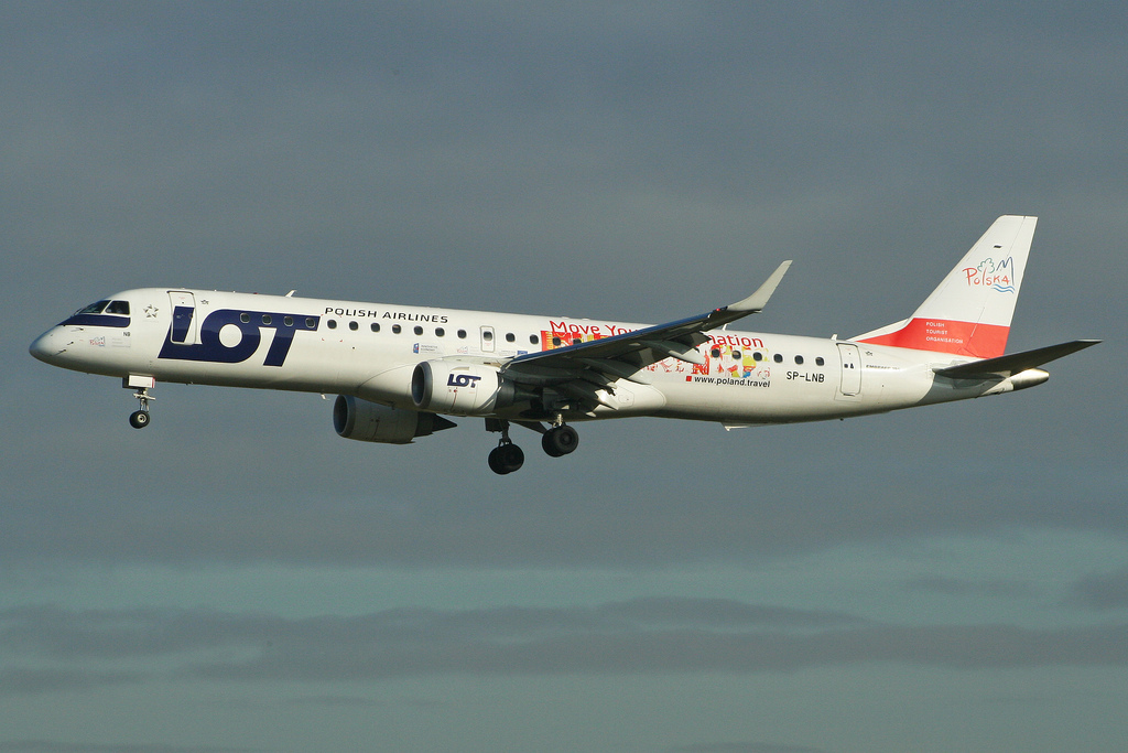 Photo of LOT Polish Airlines SP-LNB, Embraer ERJ-195