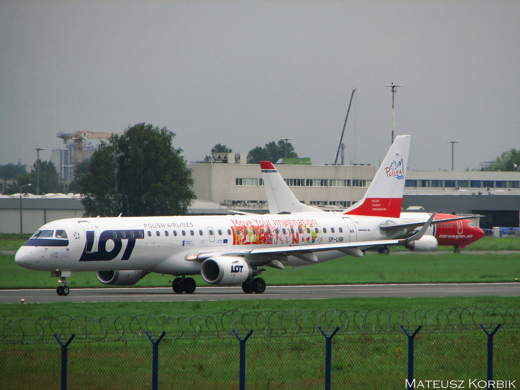 Photo of LOT Polish Airlines SP-LNB, Embraer ERJ-195