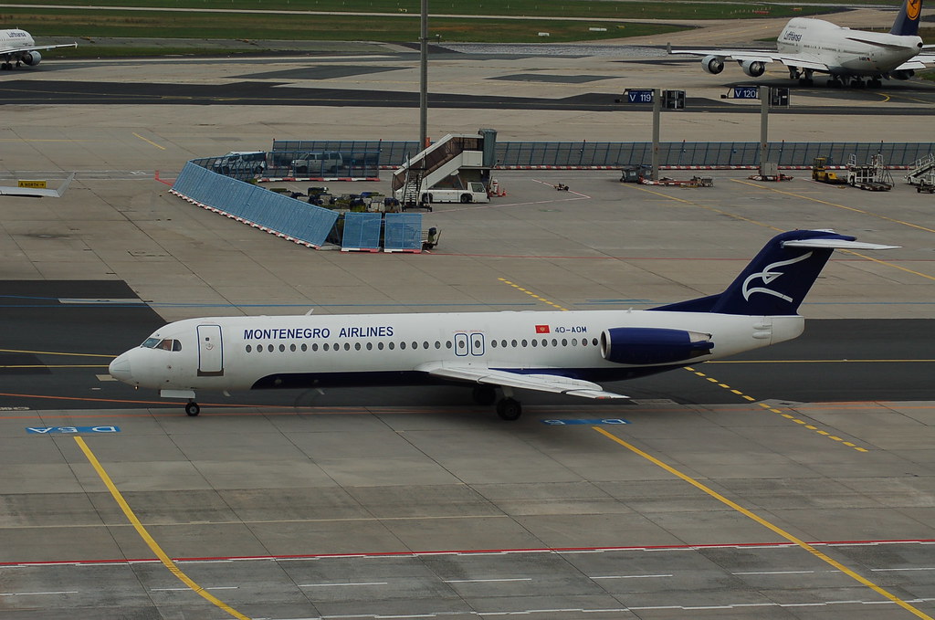 Photo of Montenegro Airlines 4O-AOM, Fokker 100