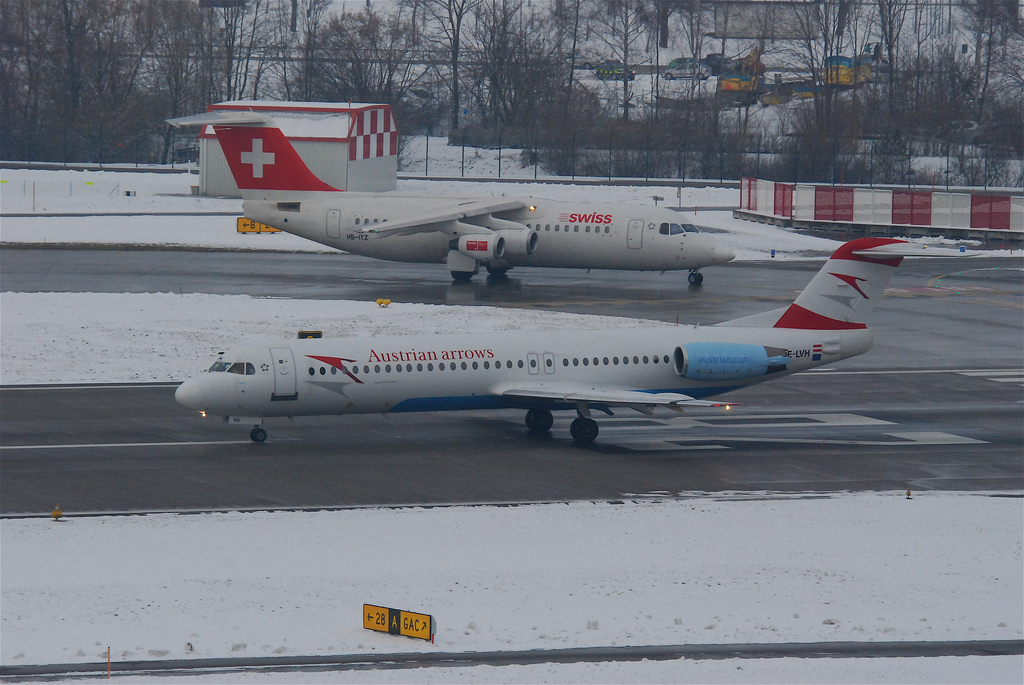 Photo of Austrian Airlines OE-LVH, Fokker 100