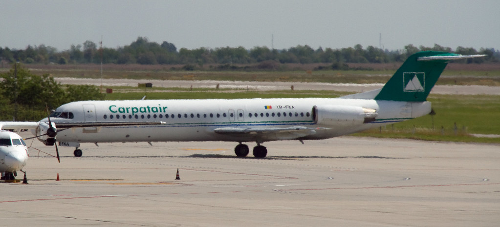 Photo of Carpatair YR-FKA, Fokker 100
