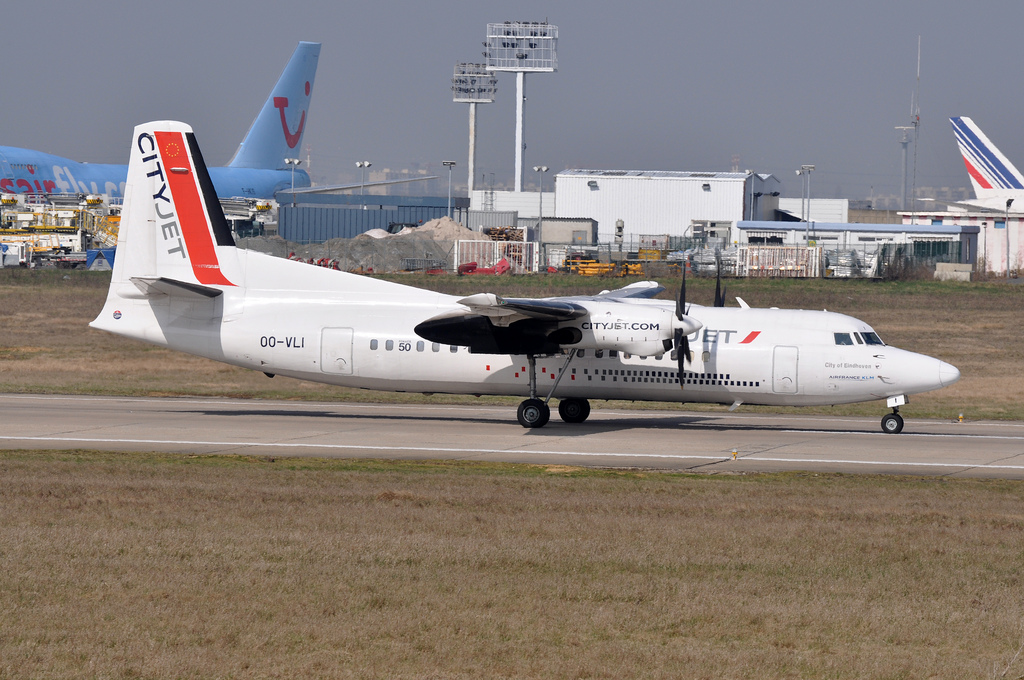 Photo of VLM OO-VLI, Fokker 50