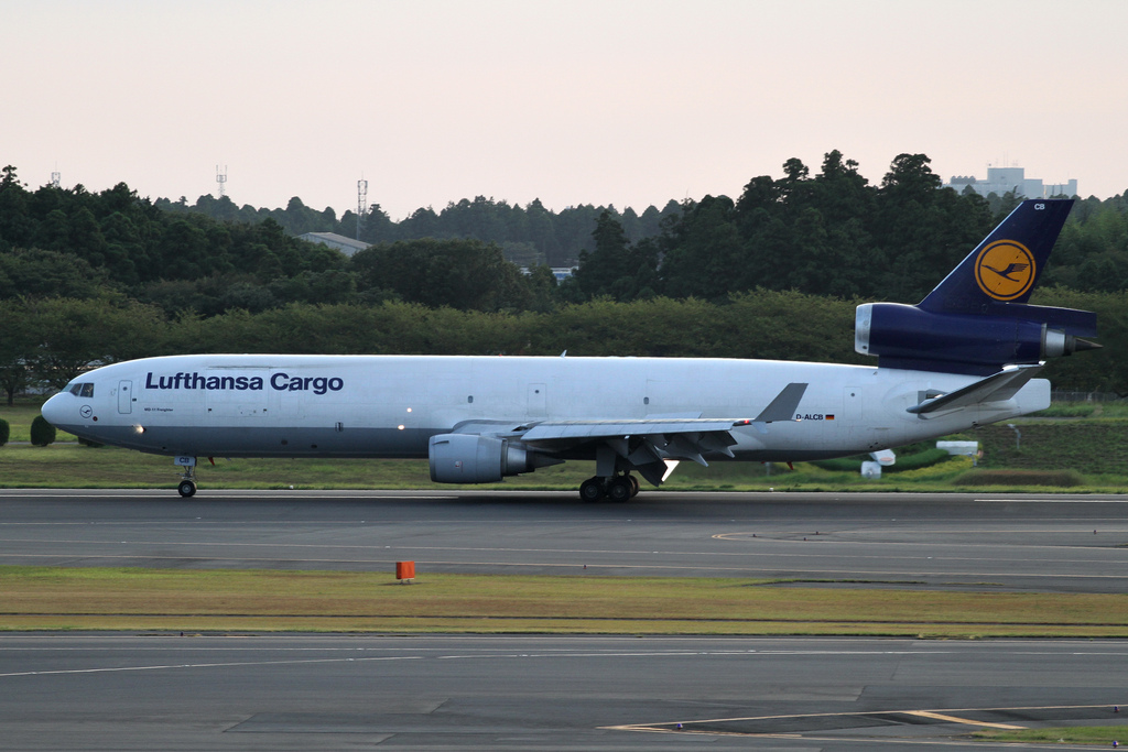 Photo of Lufthansa Cargo D-ALCB, McDonnell Douglas MD-11