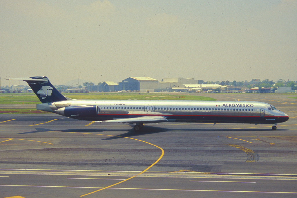 Photo of  EP-ZAE, McDonnell Douglas MD-82