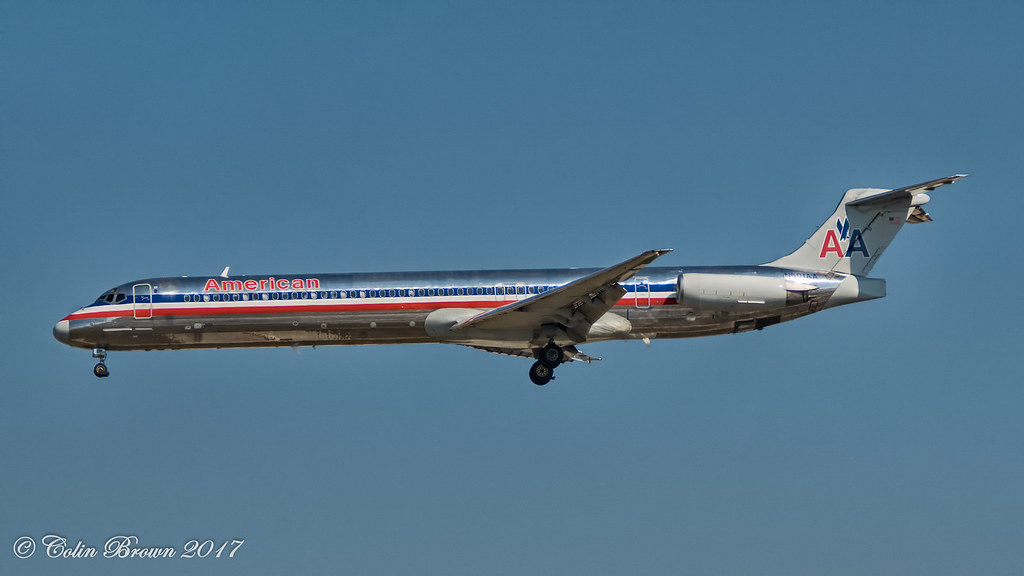 Photo of American Airlines N501AA, McDonnell Douglas MD-82