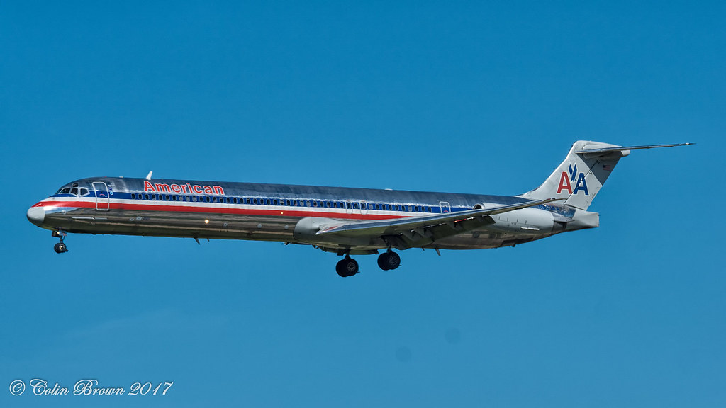 Photo of American Airlines N501AA, McDonnell Douglas MD-82
