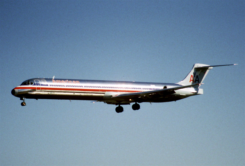 Photo of American Airlines N558AA, McDonnell Douglas MD-82