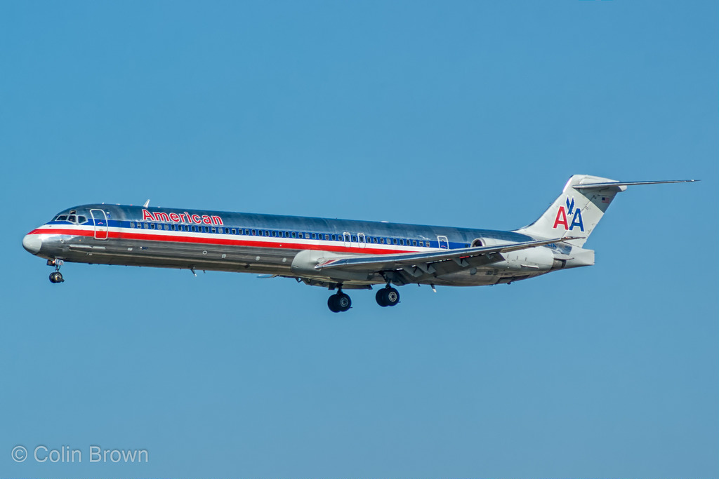 Photo of American Airlines N7547A, McDonnell Douglas MD-82
