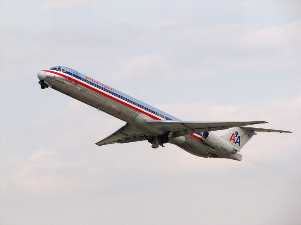 Photo of American Airlines N7547A, McDonnell Douglas MD-82