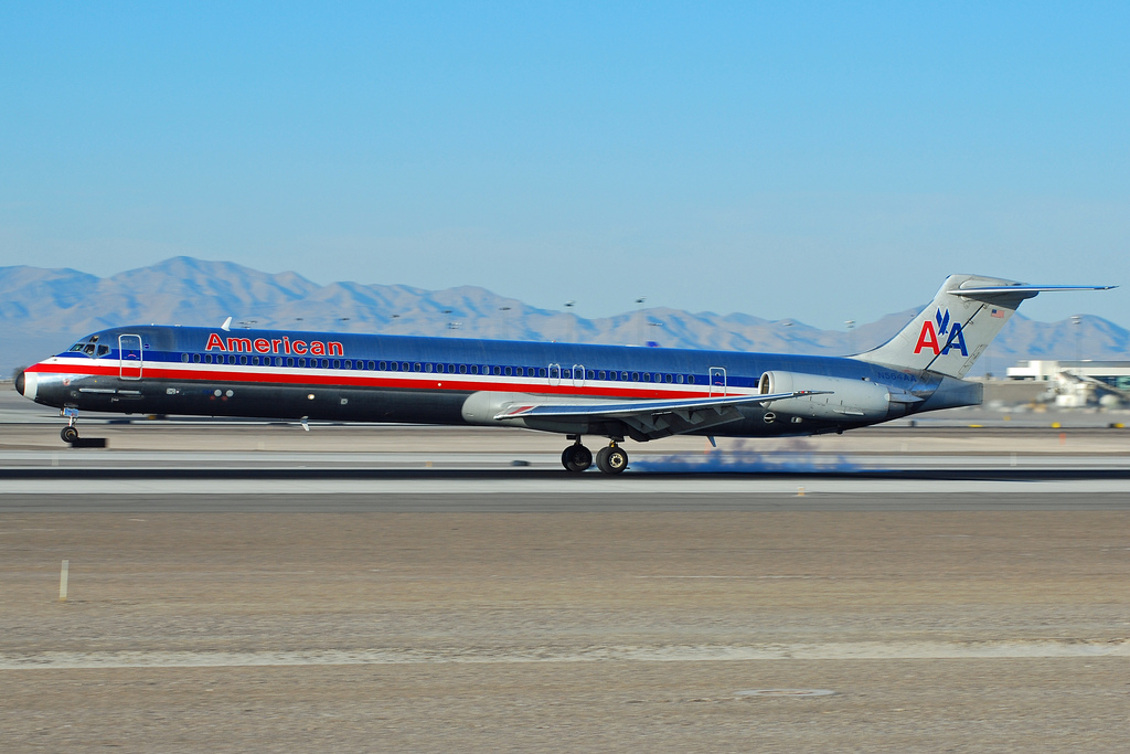 Photo of American Airlines N564AA, McDonnell Douglas MD-83