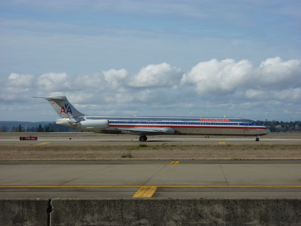 Photo of American Airlines N983TW, McDonnell Douglas MD-83