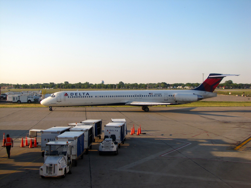 Photo of Delta Airlines N903DE, McDonnell Douglas MD-88