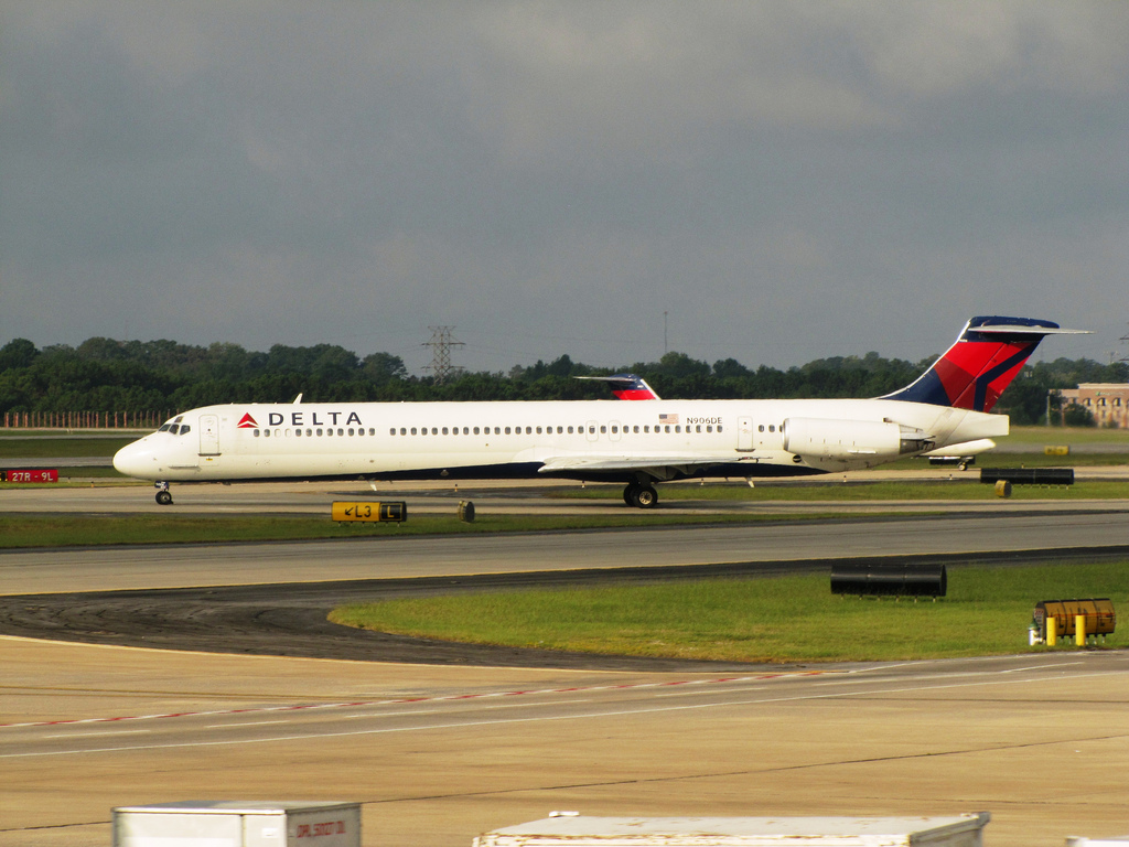 Photo of Delta Airlines N906DE, McDonnell Douglas MD-88