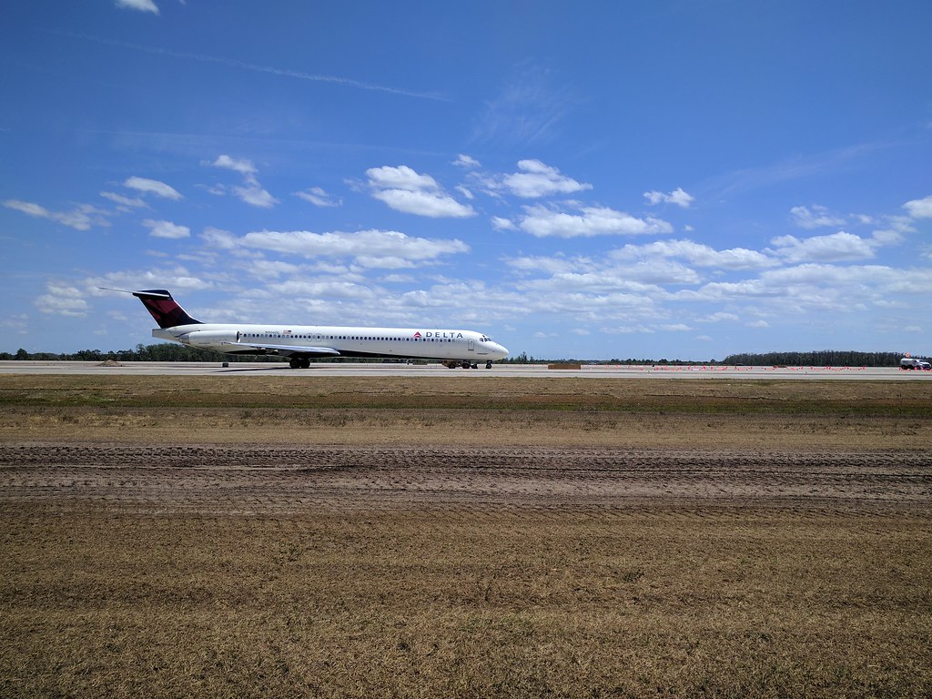Photo of Delta Airlines N906DL, McDonnell Douglas MD-88