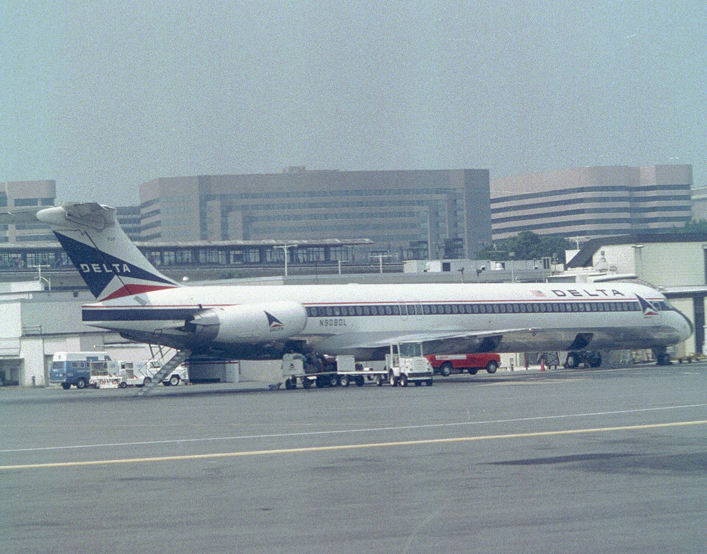 Photo of Delta Airlines N908DL, McDonnell Douglas MD-88