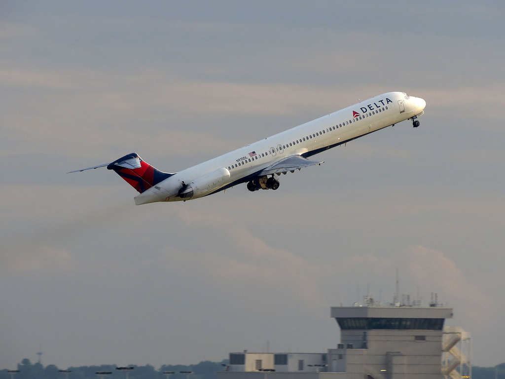 Photo of Delta Airlines N915DL, McDonnell Douglas MD-88