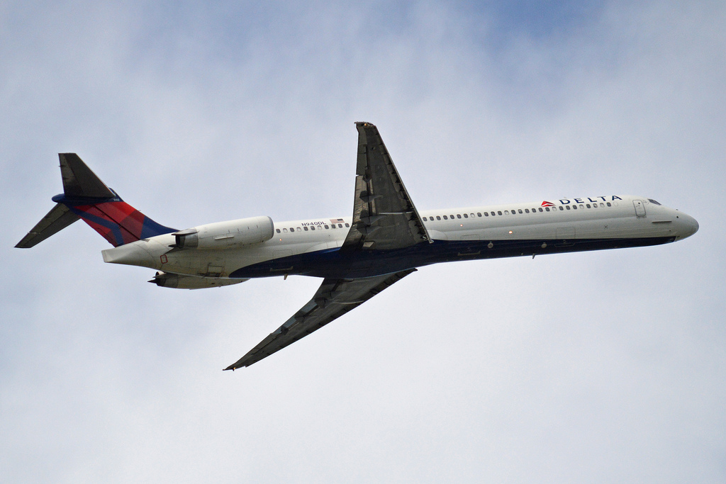 Photo of Delta Airlines N940DL, McDonnell Douglas MD-88