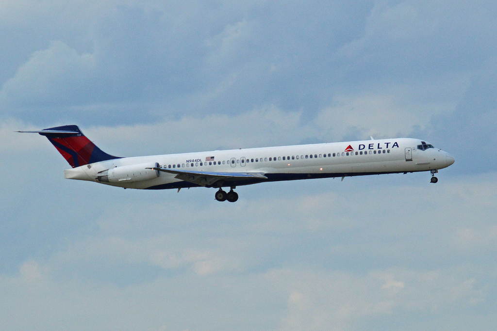 Photo of Delta Airlines N944DL, McDonnell Douglas MD-88