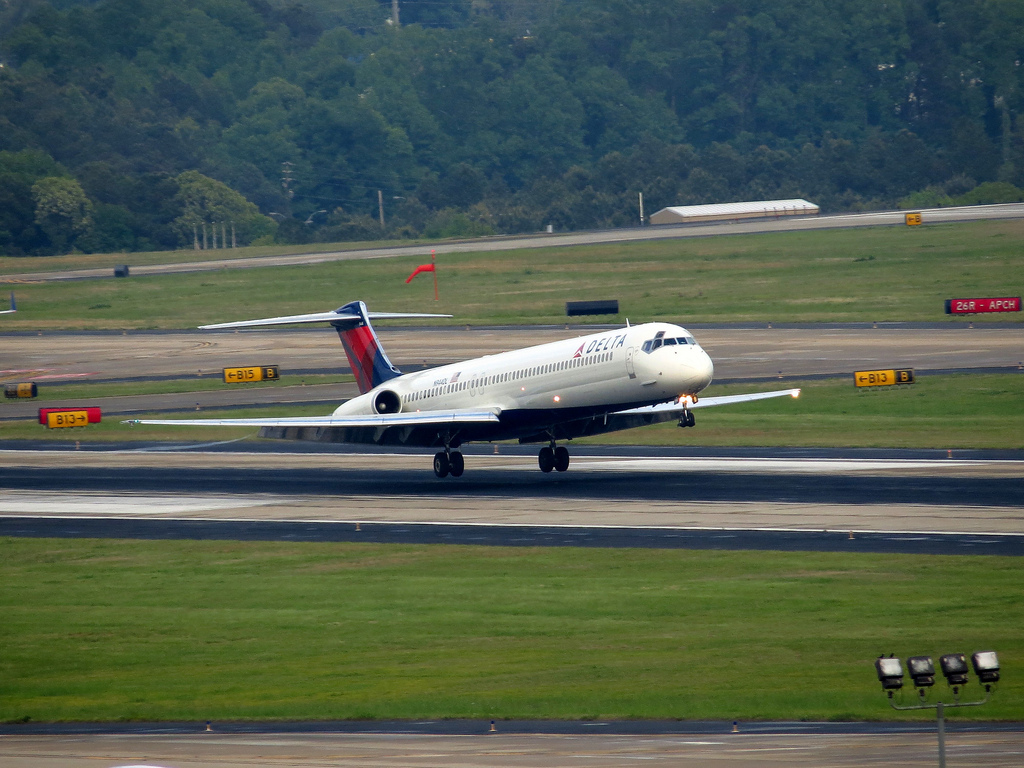 Photo of Delta Airlines N944DL, McDonnell Douglas MD-88