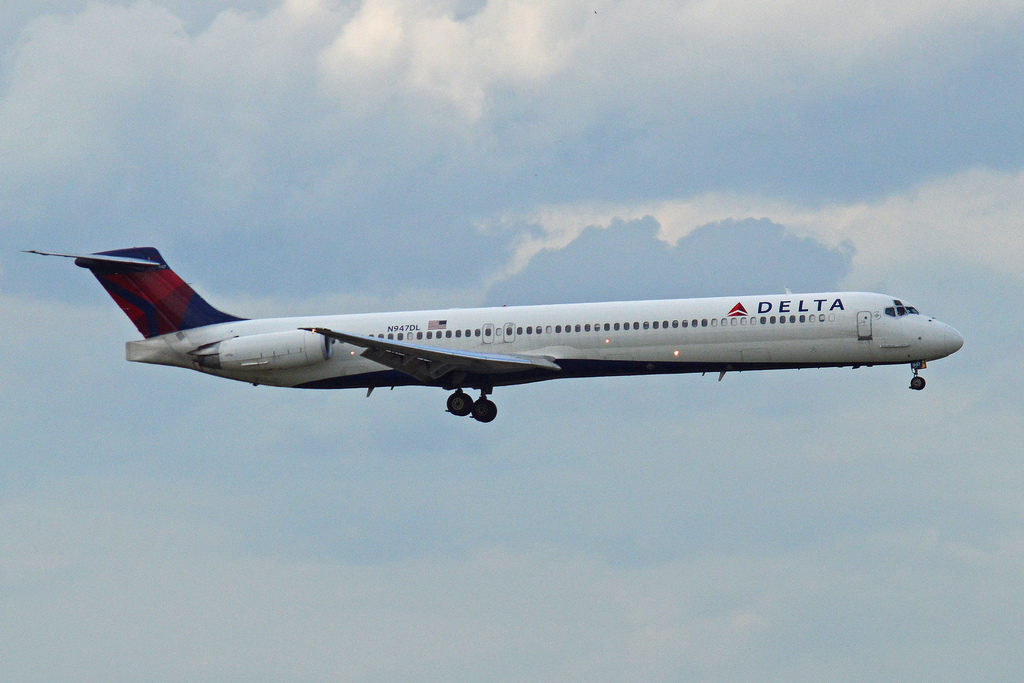 Photo of Delta Airlines N947DL, McDonnell Douglas MD-88